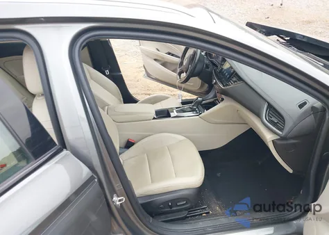 2019 Buick Regal Tourx Awd Essence z USA, uszkodzony, nr VIN W04GV8SX8K1020111